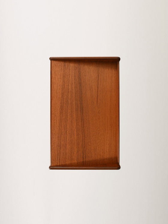 Image 1 of Mesita de noche escandinava de teca con estante