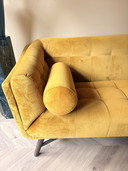 Homestock Canapé 3 places Velours Moutarde/Jaune Ocre Incl. Coussins