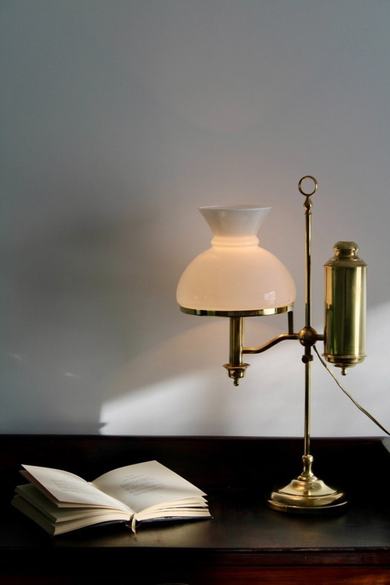 Image 1 of Lámpara inglesa en latón y opalina