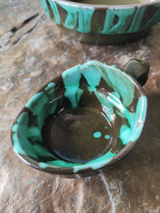 Cerámica de estudio vintage con esmalte turquesa goteado