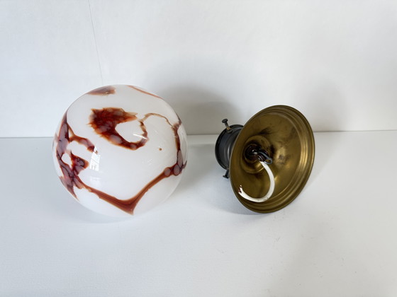 Image 1 of Vintage gemarmerde plafonniere bol wit rood glas Art deco