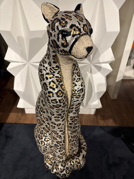 Zittend luipaard – Goodwill, Beeldhouwkunst, Kunststof, Textiel (photo 5 of 7)