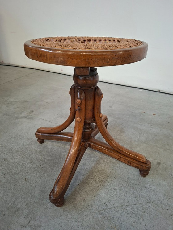 Image 1 of Taburete de piano en haya curvada y paja de Viena