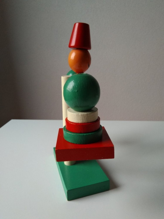 Image 1 of Juguete de madera antiguo, hombrecito en balanza.