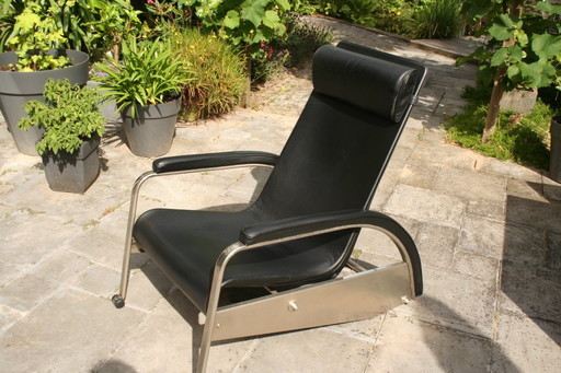 fauteuil Grand Repos van Jean Prouvé TECTA