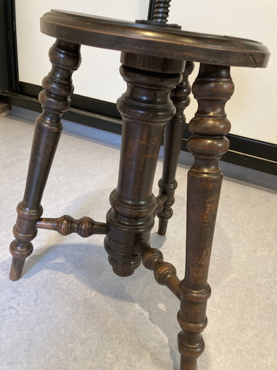 Sgabello da pianoforte antico, rotondo, regolabile in altezza. – Sgabelli, Metal, Textile (photo 4 of 5)