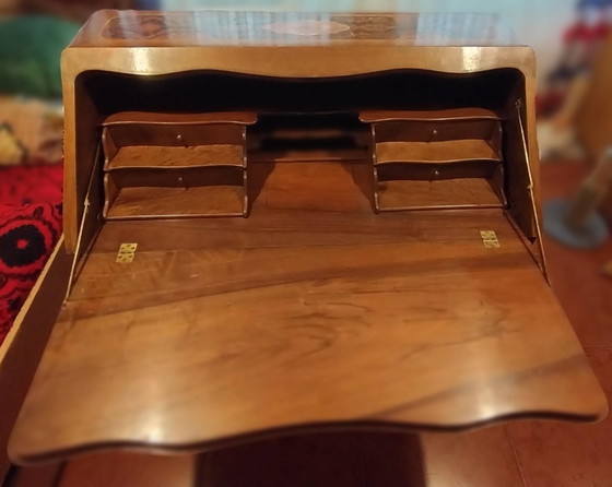 Image 1 of Escritorio estilo Luis XV con marquetería fina y carpintería de cola de milano