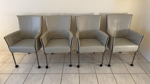 4 eetkamerstoelen, leer merk Goossens (met wieltjes)