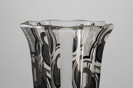 Image 1 of Art-Deco-Glasvase mit schwarzer grafischer Verzierung, Frankreich, um 1940