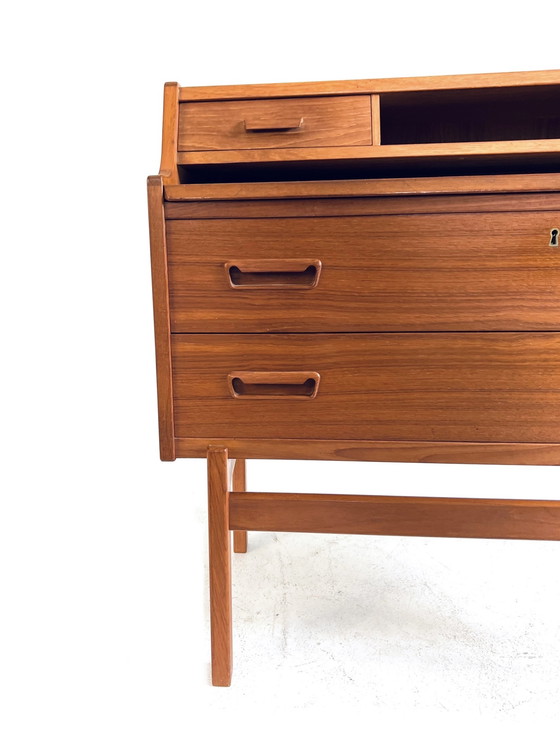 Image 1 of Secretaire Arne Wahl Iversen '60