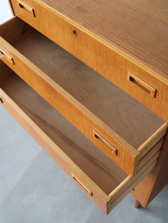 Image 1 of Vintage Deense ladekast in eiken