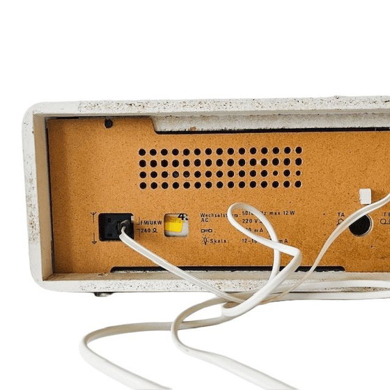 Image 1 of Radio Grundig RF 420 blanca de mediados de siglo, FM, onda media, onda larga y entrada de radio de los años 70.
