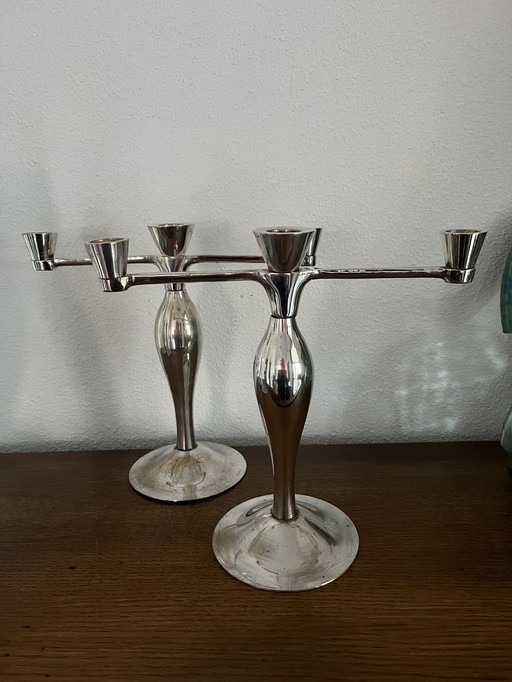 2 X Zilverkleurige kandelaars 