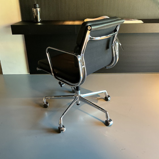 Image 1 of Vitra Eames EA 217 softpad office chair