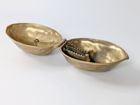 Image 1 of Cascanueces de nogal y latón de mediados de siglo | Decoración navideña de latón macizo