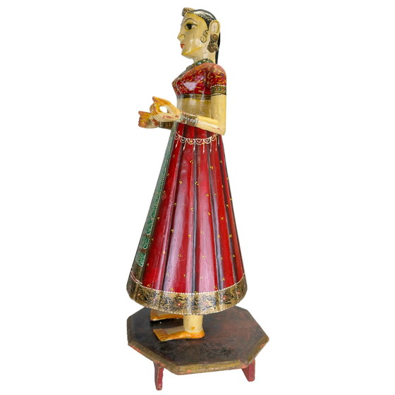 Ancienne Statue Indienne en Bois de Mariée Rajasthani – Peinte à la Main – 74 cm – Sculptures, Wood (photo 6 of 10)