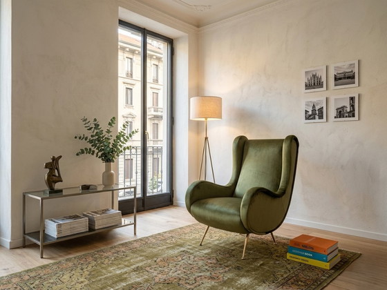 Image 1 of Sillón italiano de los años 50, estilo Senior Zanuso, de terciopelo verde.