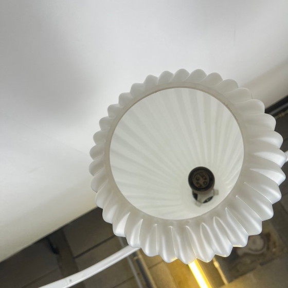 Image 1 of Suspension vintage MCM en verre et tige en métal