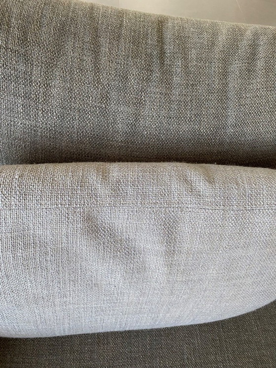 Image 1 of Divano modello Aikon in stock con pouf/ottomana con gambe nere