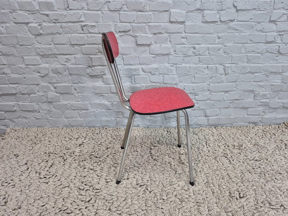 Image 1 of Ensemble de 2 chaises de cuisine design vintage de Brabantia, en Formica rouge marbré, Pays-Bas, années 1960