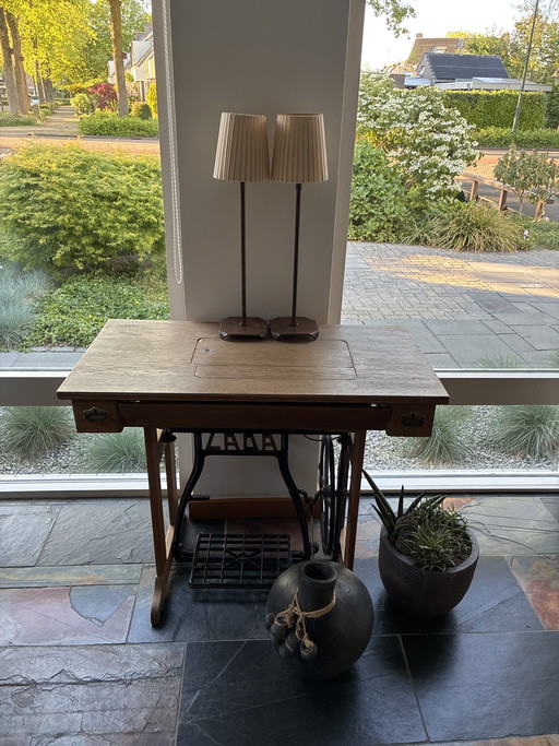 Mesa para máquina de coser antigua