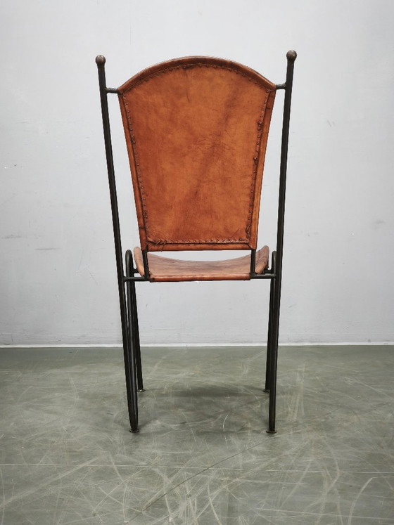 Sedia da pranzo brutalista europea in ferro battuto e pelle cognac, anni '90 – Sedie da pranzo, Metallo (photo 11 of 13)