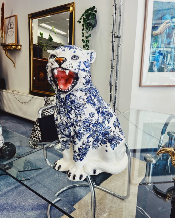 Image 1 of Sculpture de tigre en céramique - Bleu de Delft