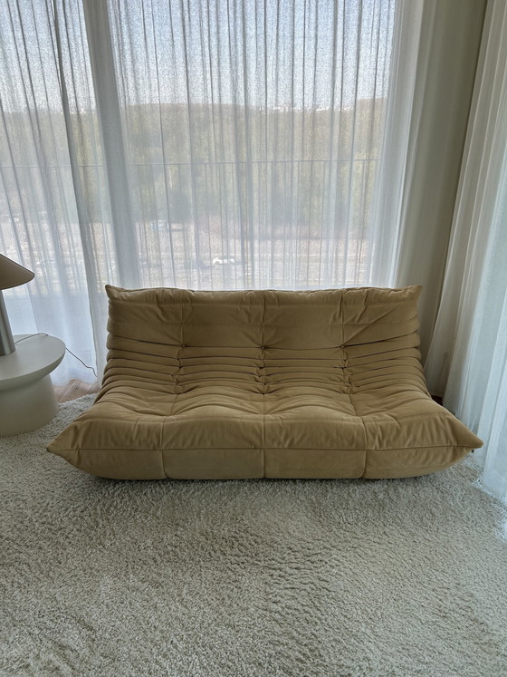 Image 1 of Asiento de 3 plazas, de 1 plaza y otomana Togo Ligne Roset Alcantara Saddle