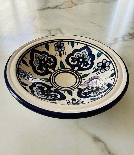 Image 1 of Plato de servir de terracota procedente de Nabeul, Túnez.