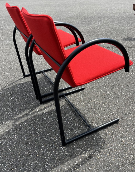 Set of 2 red Metaform Circle dining chairs