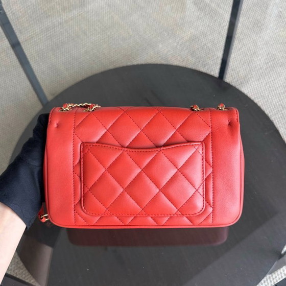 Image 1 of Chanel Diana Reissue Small - 22CM Gewatteerd Lamsleer Rood Goudkleurige Hardware Serie 20