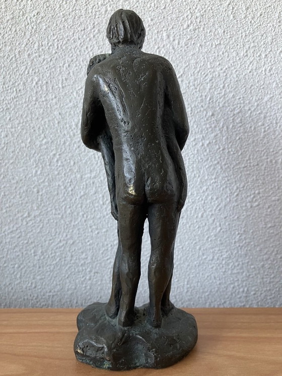Image 1 of Statue en bronze massif représentant un couple amoureux. Poids : 2 kg.