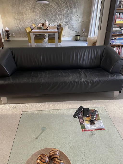 Canapé et pouf en cuir noir, marque Rolf Benz