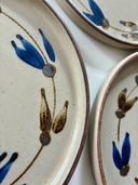 Lotto piatti vintage in gres smaltato con decoro floreale