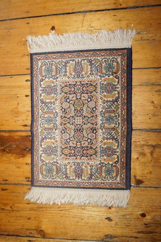 Image 1 of Vintage wollen vloerkleed * blauw veelkleurig klein tapijt * bloemen oosterse stijl * entree vloerkleed