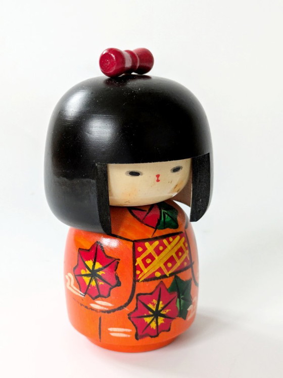 Image 1 of Vintage Japanse Kokeshi-pop | Handbeschilderd hout met herfstbladerendecoratie