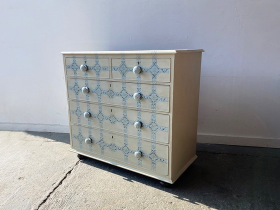 Image 1 of 19e-eeuwse handgeschilderde twee boven drie ladenkast