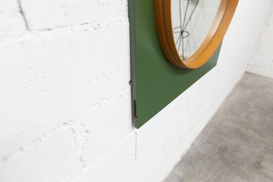 Image 1 of Espejo de pared redondo inusual, 60 cm, borde de teca sobre un tablero rectangular verde, años 60