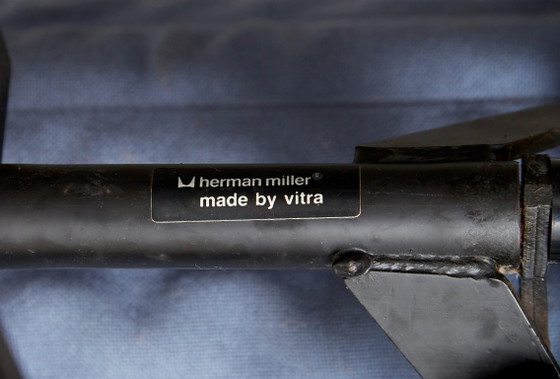 Charles & Ray Eames Stoel EA124 & Ottomane EA125 voor Vitra/Herman Miller – Verstelbare relaxstoel, Textiel (photo 20 of 20)