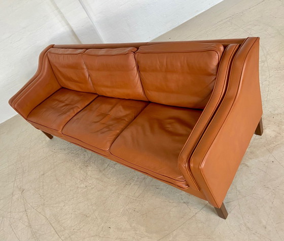 Image 1 of Mid Century Vintage Danish Mogens Hansen 3 Person Sofa in Cognac Leather (Canapé 3 personnes en cuir cognac)