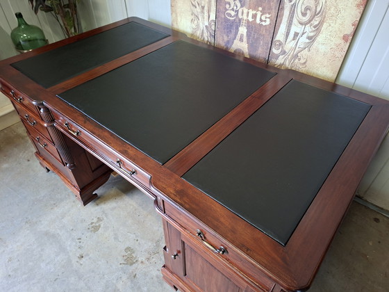 Image 1 of Classic English desk, writing table, desk with leather inlay, dimensions: 178x104cm and 78cm high.