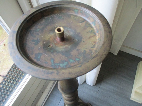 Image 1 of Großer bronzener Stehleuchter auf Klauenfüßen, Höhe 100 cm, 9 kg.