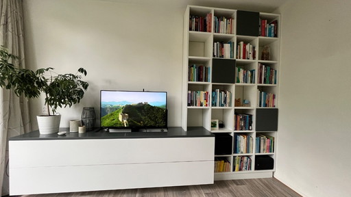 Interieurline Unité murale design avec élévateur TV