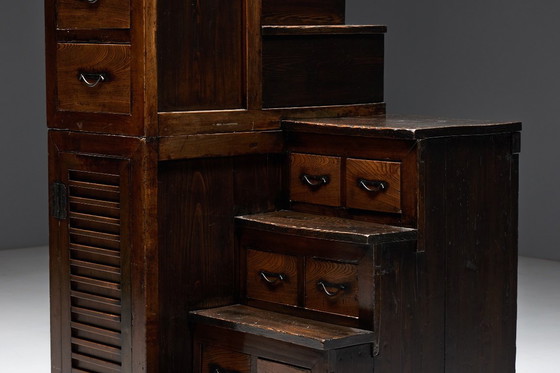 Image 1 of Kaidan Tansu Japanse trapkist, Japan, 19e eeuw