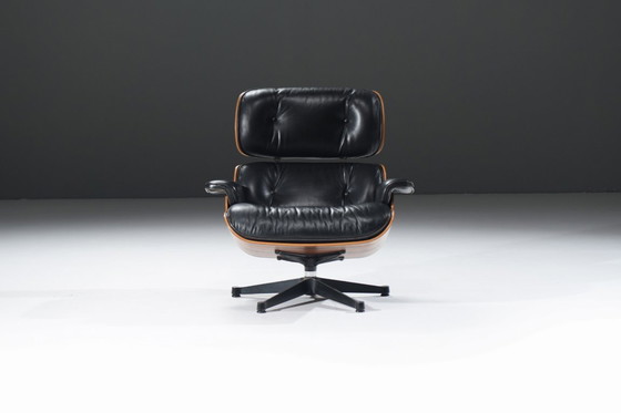 Image 1 of Eames Lounge Chair Rosewood van Charles & Ray Eames voor Vitra (Herman Miller)