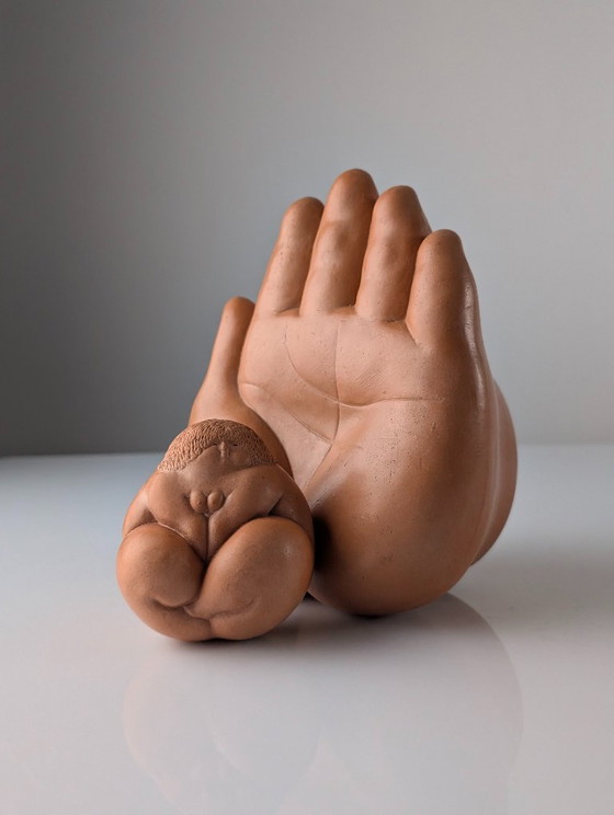 Image 1 of Ricardo Mesa, escultura de terracota "Gordita Feliz" en la mano, años 80