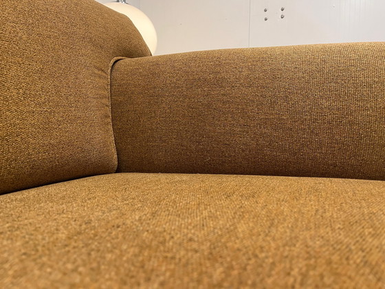 Image 1 of Neues Polsterdesign, ab Lager verfügbar: Bloq 3-Sitzer in Ockergelb