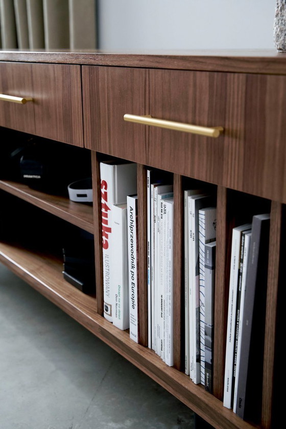 Image 1 of Cómoda giratoria de nogal O-S07 con tres cajones