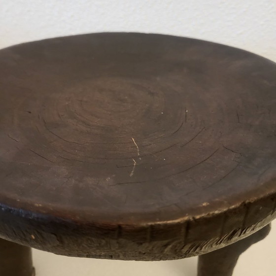 Afrikaanse Tripod Krukjes, brutalistische/wasi sabi stijl – Hout (photo 9 of 10)