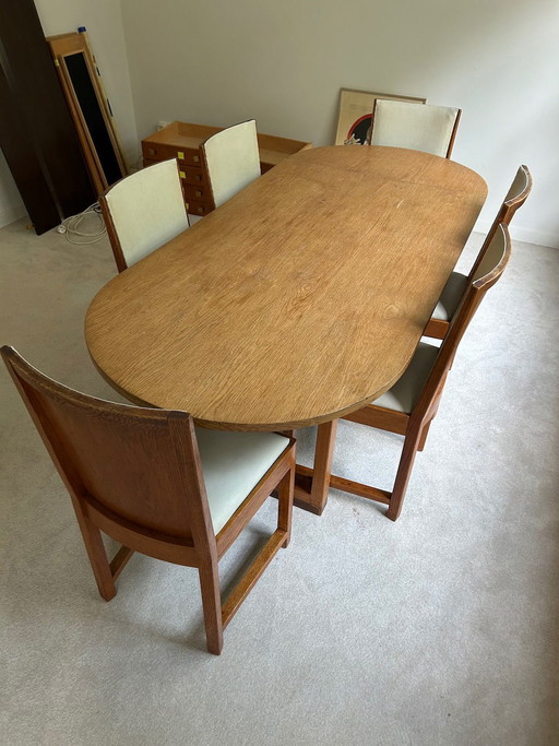 Mesa de comedor y sillas estilo La Haya